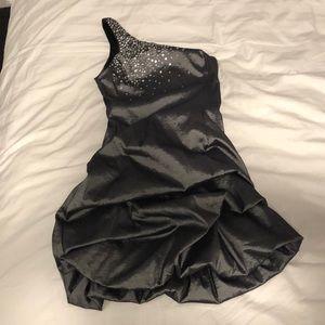 On-shouldered grey cocktail dress size 2